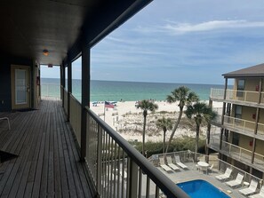 Property grounds - Lovely beachside condo for six (Gulf Shores)