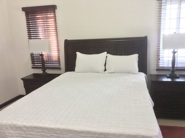 2 bedrooms, iron/ironing board, WiFi, bed sheets - Beautiful furnished apartment with all modern amenities (Kingston)