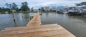 piso Orange Beach bien remodelado, complejo en el agua, muelle para el barco y la pesca