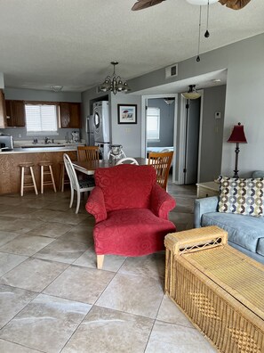 Fernseher, DVD-Player, Videothek