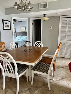 Dining - Orange Beach condo nicely remodeled, complex on water, pier for boat and fishing (Orange Beach)