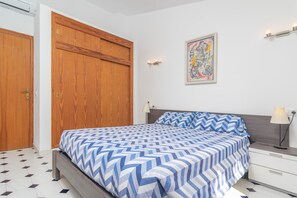 2 bedrooms, iron/ironing board, free WiFi, bed sheets - ES MALLORQUI - Apartment with shared pool in Port d'Alcúdia. Free WIFI. (Alcúdia)