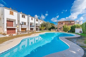 Pool - ES MALLORQUI - Apartment with shared pool in Port d'Alcúdia. Free WIFI. (Alcúdia)