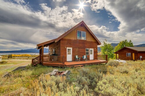 Custom Log Cabin w/ Views - 20 Mi to Yellowstone!