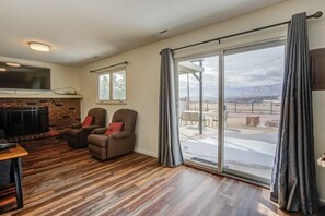 TV, fireplace, offices