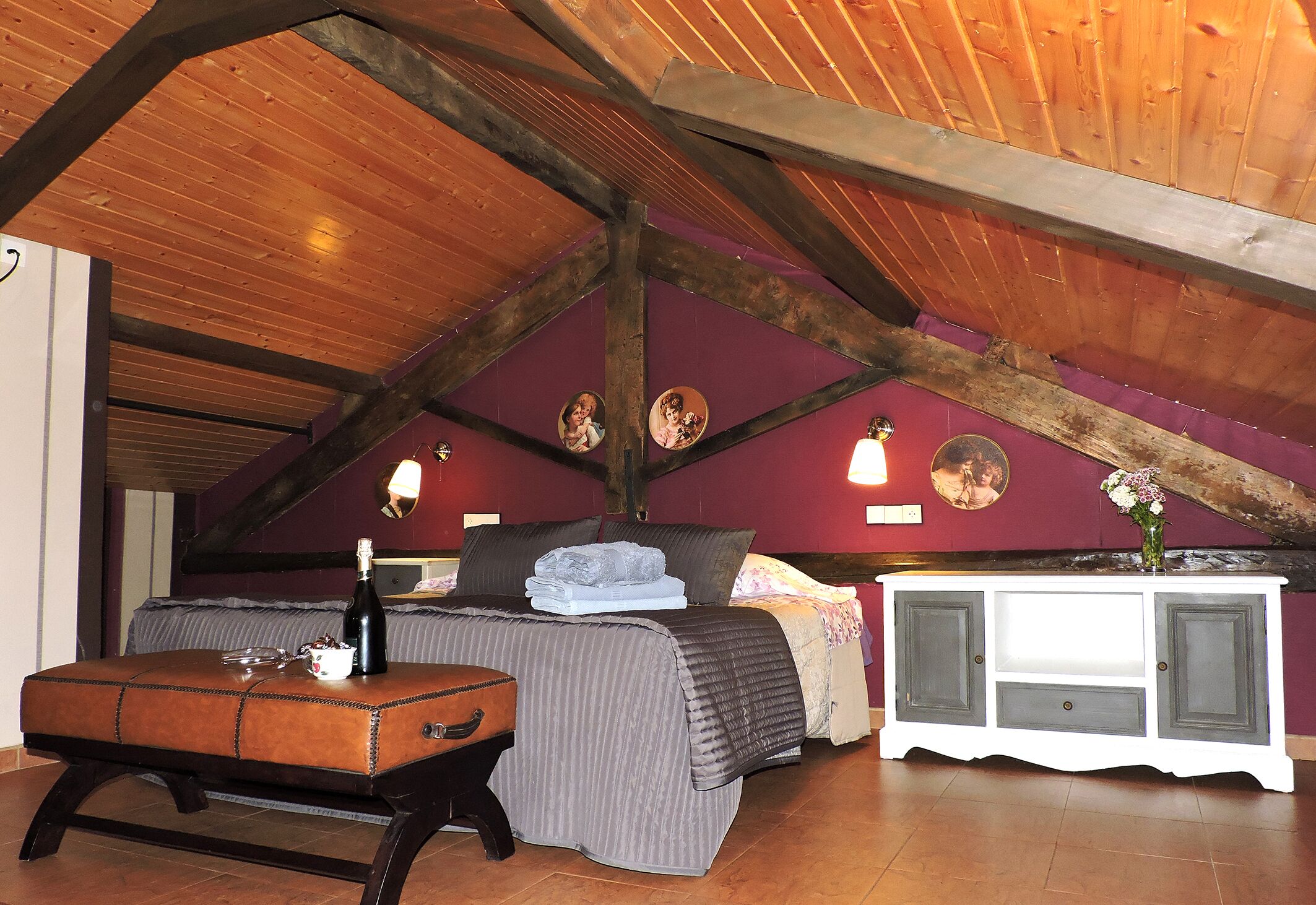 4 slaapkamers, een kluis op de kamer, een strijkplank/strijkijzer, wifi