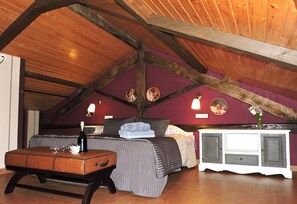 4 Schlafzimmer, Zimmersafe, Bügeleisen/Bügelbrett, WLAN