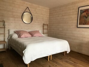 2 bedrooms, desk, iron/ironing board, travel cot