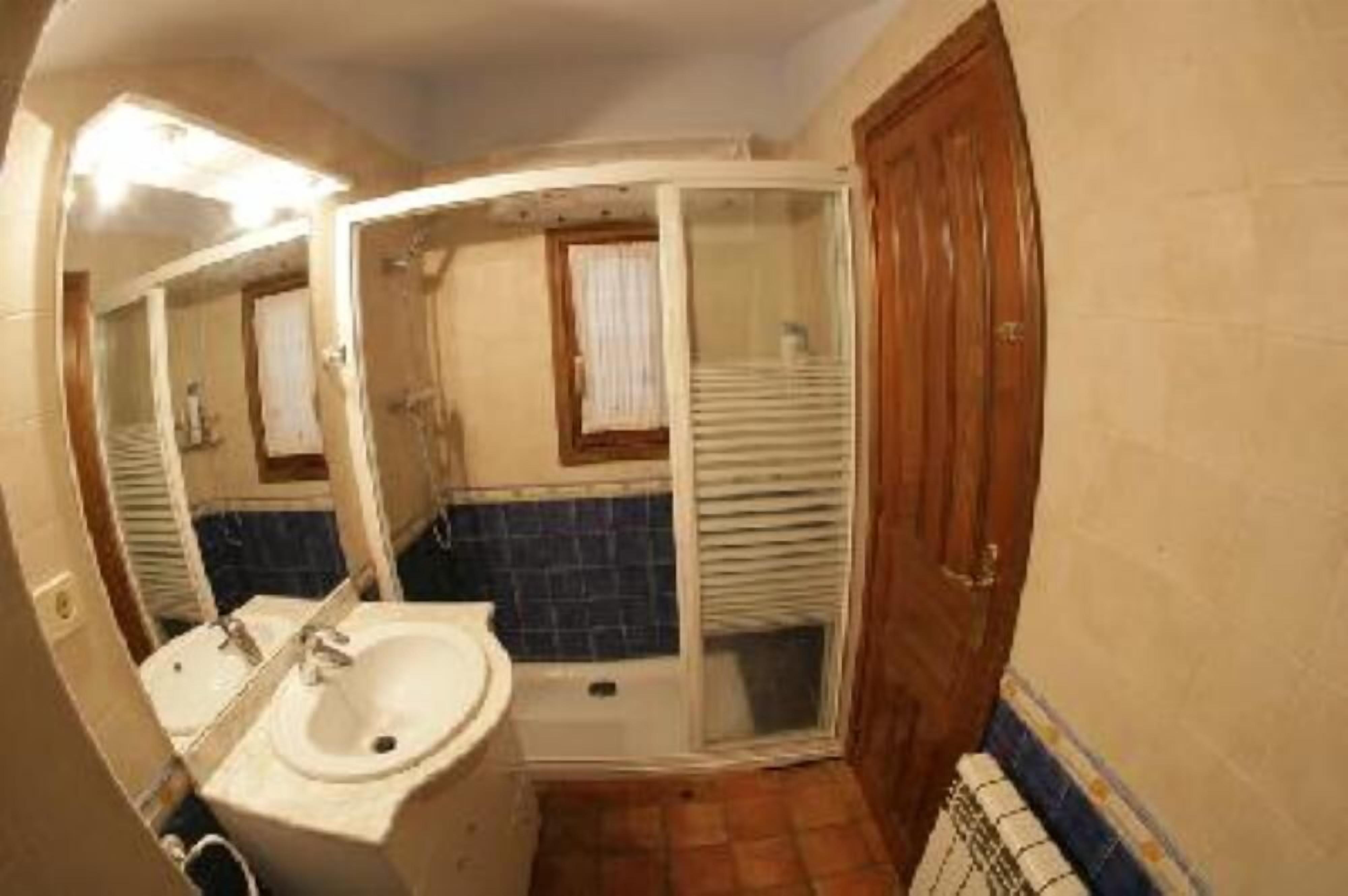 Een douche, een haardroger, handdoeken