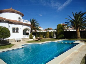 Pool - Beautiful villa with private pool in Miami platja ! (Mont-roig del Camp)
