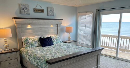 OCEANFRONT ! Family fun steps from the beach!😎🦀 pet friendly, linens included!