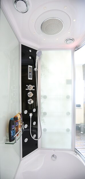 Hair dryer, towels, soap, shampoo - BelÈtage Apartment in the guesthouse Fulda (Fulda)
