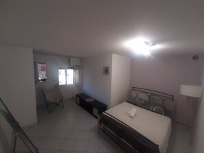 2 bedrooms, iron/ironing board, free WiFi