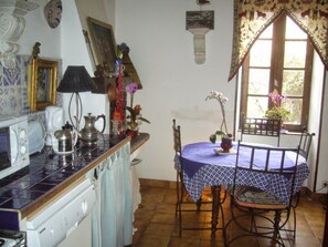 Dining - Charming family house in a south walled closed garden, 2 bicycles (Sainte-Marie-de-Ré)