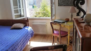 3 bedrooms, iron/ironing board, free WiFi