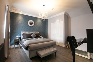 1 Schlafzimmer, Zimmersafe, Schreibtisch, BĂŒgeleisen/BĂŒgelbrett