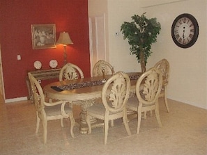 Dining -  1 mile from Disney, Celebration FL, family Condo, free Wi-Fi Lake view (Kissimme)
