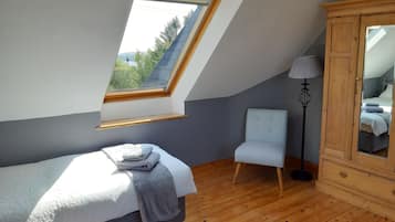 3 habitaciones, tabla de planchar con plancha, wifi y ropa de cama