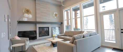 Smart TV, fireplace