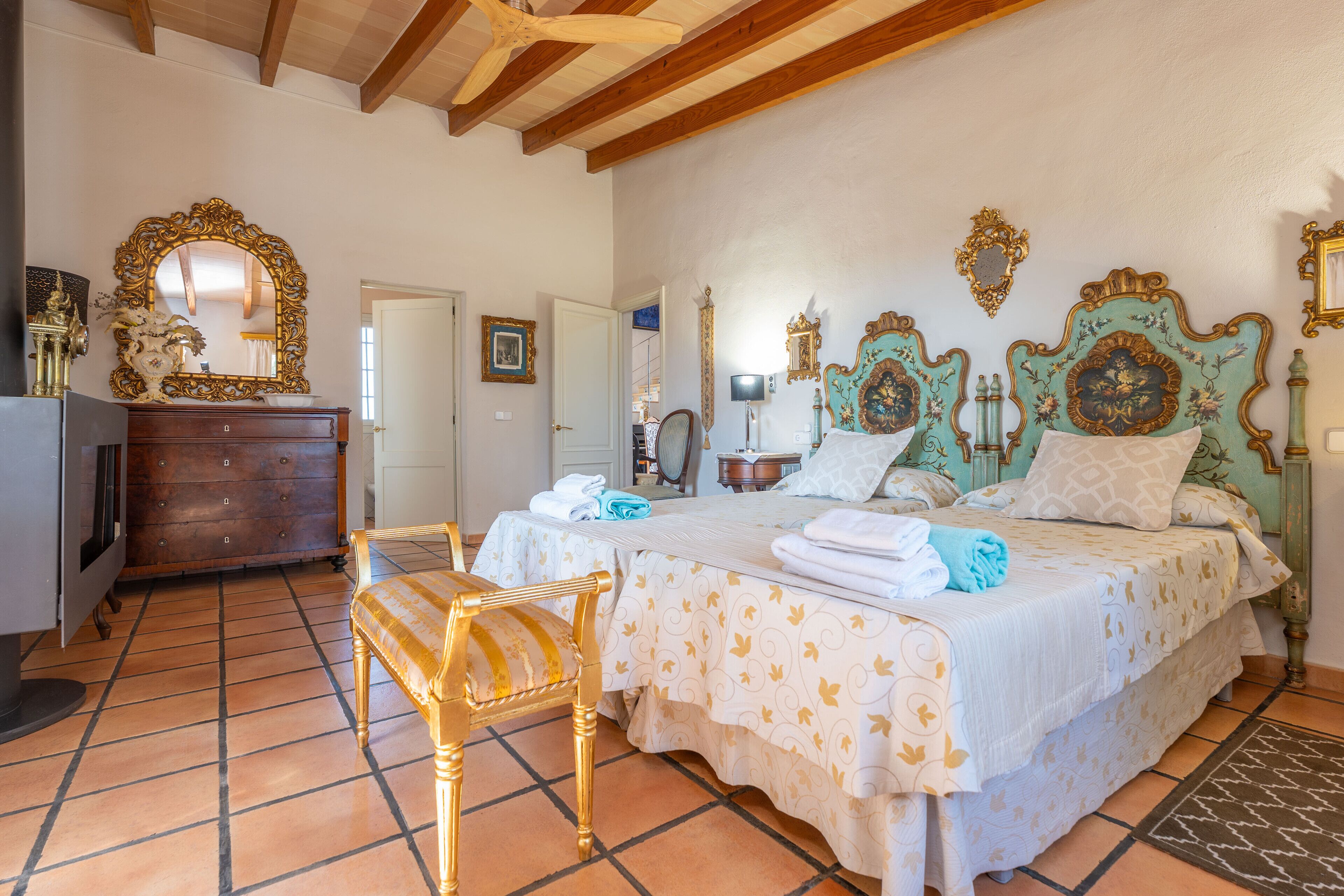 3 bedrooms, iron/ironing board, free WiFi, bed sheets