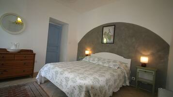 3 chambres, fer et planche à repasser, Wi-Fi, draps fournis