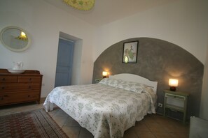 3 chambres, fer et planche à repasser, Wi-Fi, draps fournis