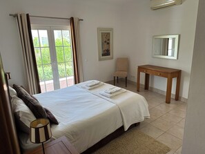 2 bedrooms, iron/ironing board, free WiFi - Deluxe Golf Townhouse Only 5 Mins To The Beach (Vila do Bispo Municipality)