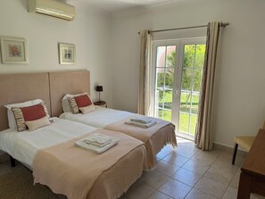 2 bedrooms, iron/ironing board, free WiFi