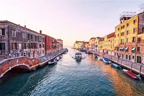 Art Painting canal view apartment 