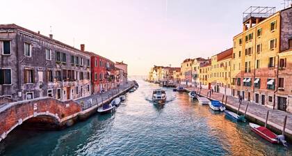 Art Painting canal view apartment