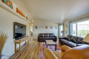 TV, DVD player - Moab House Near Arches Nat'l Park & Canyonlands! (Moab)