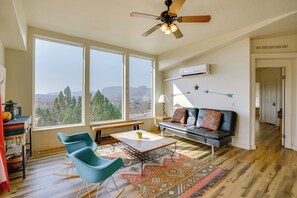 TV, DVD player - Moab House Near Arches Nat'l Park & Canyonlands! (Moab)