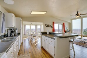 Coffee/tea maker - Moab House Near Arches Nat'l Park & Canyonlands! (Moab)