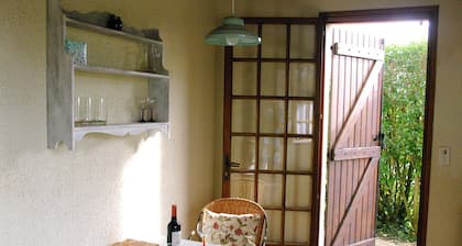 Casa acogedora y confortable en una zona tranquila cerca de los servicios.
