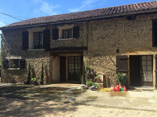 New gite in quiet spot within easy reach of amenities. + local attractions