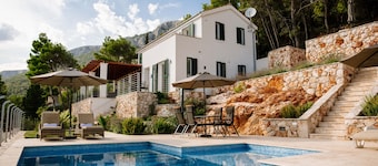 Luxusvilla mit Privatsphäre, Pool, Spa und atemberaubender Aussicht