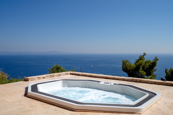 Bain à remous extérieur