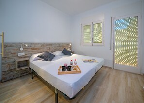 1 bedroom, free WiFi, bed sheets - Agi Gloria Rooms 101 Hostel for rent in Roses Girona. (Roses)