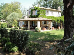 Exterior - Idyllic St Tropez location with pool. Tranquil setting close to all the action. (Ramatuelle)