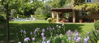 Idyllic St Tropez location with pool. Tranquil setting close to all the action.
