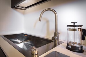 Kühlschrank, Mikrowelle, Ofen, Wasserkocher