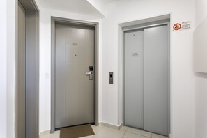 Interior - Flat completo com garagem, 2 camas de casal, perto do Centro e Jd Bot, PUC (Rebouças)