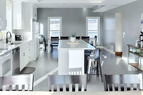 The Gathering: Premier stay for Large Groups