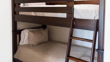 7 bedrooms, free WiFi, bed sheets