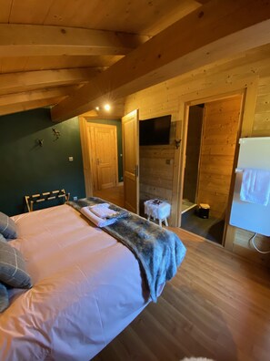 3 bedrooms, in-room safe, soundproofing, free WiFi