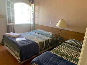 Blackout curtains, free WiFi, bed sheets - Hotel Geneve (Campos do Jordão)