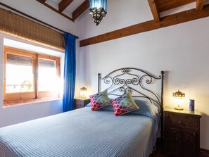 3 bedrooms, iron/ironing board, Internet, bed sheets
