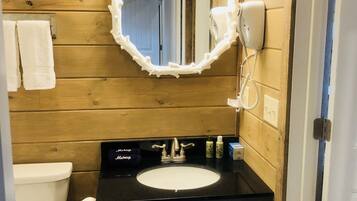 Asciugacapelli, asciugamani, sapone, shampoo