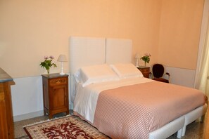 3 slaapkamers, een strijkplank/strijkijzer, gratis wifi, beddengoed