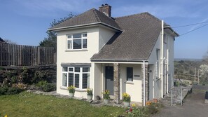 Exterior - Daffy Down Dilly, Wadebridge, countryside views (Wadebridge)